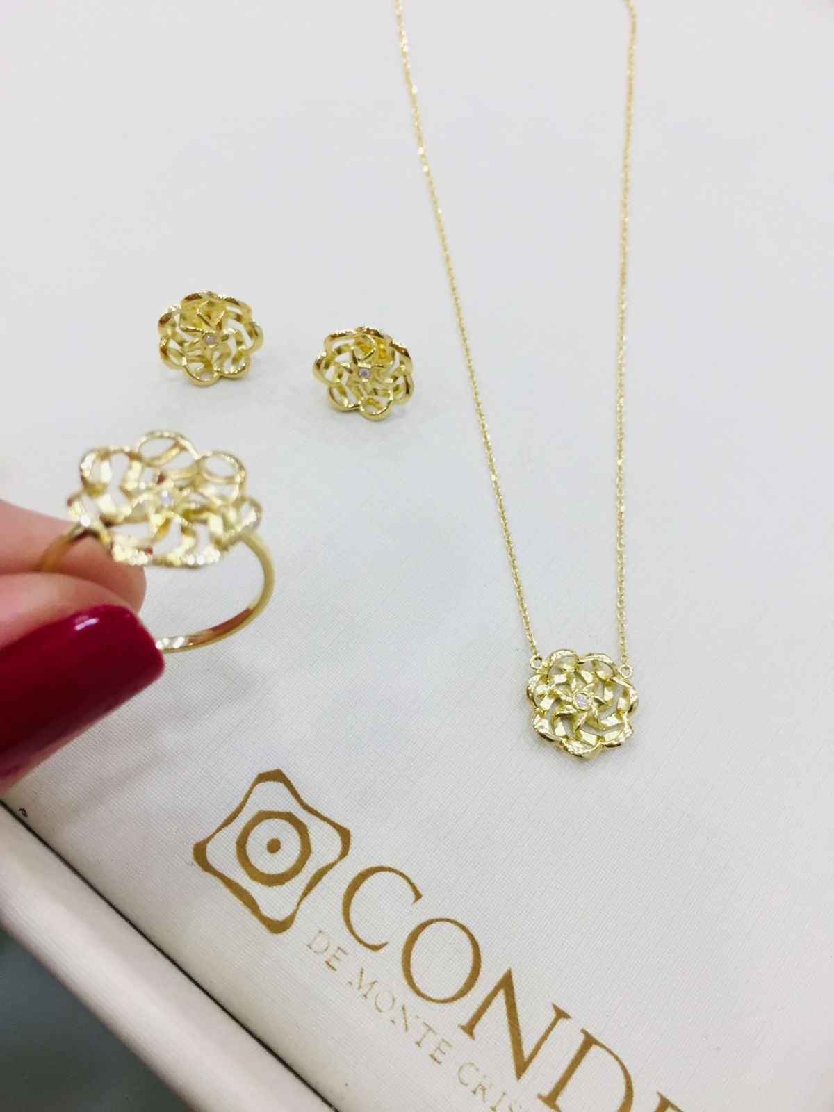 Colar de diamantes principal